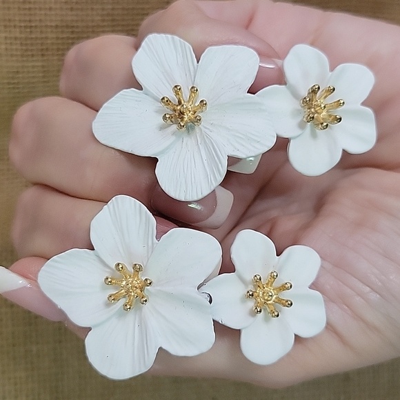 Zara Jewelry - FRANGIPANI PLUMERIA HINGED DROP EARRINGS